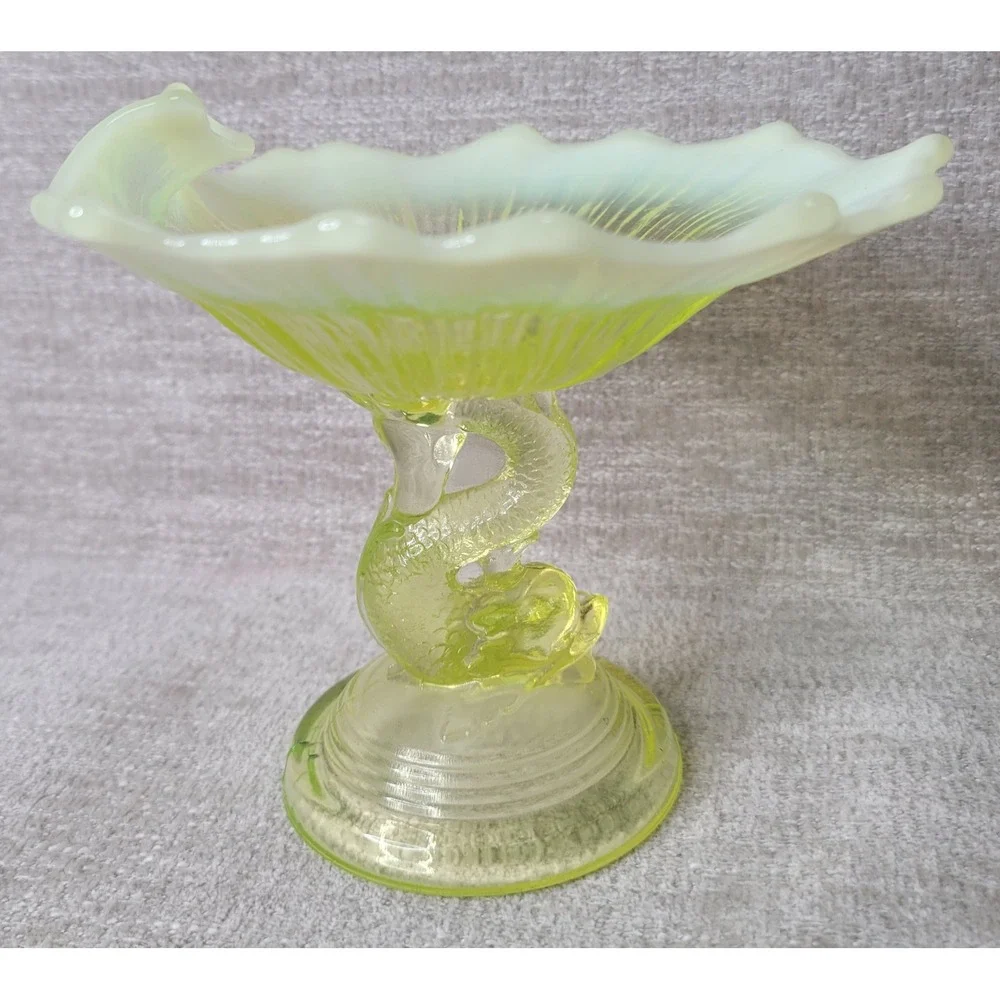 Fenton vintage vaseline